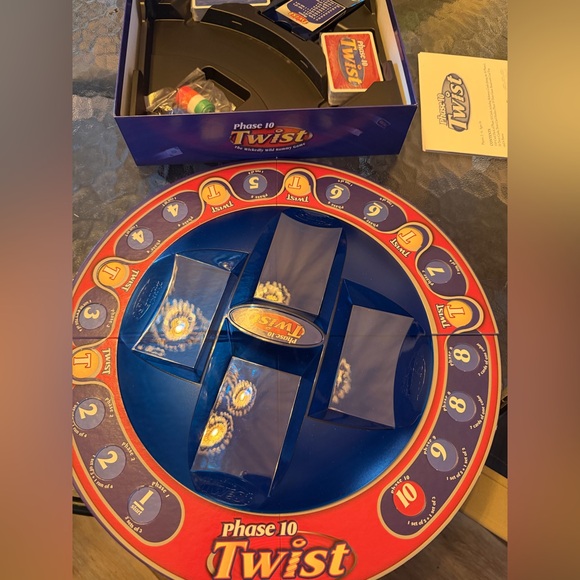 Phase 10 Twist The Wickedly Wild Rummy Game 2008 Fundex #2580 Age 8+ Complete - Picture 2 of 3